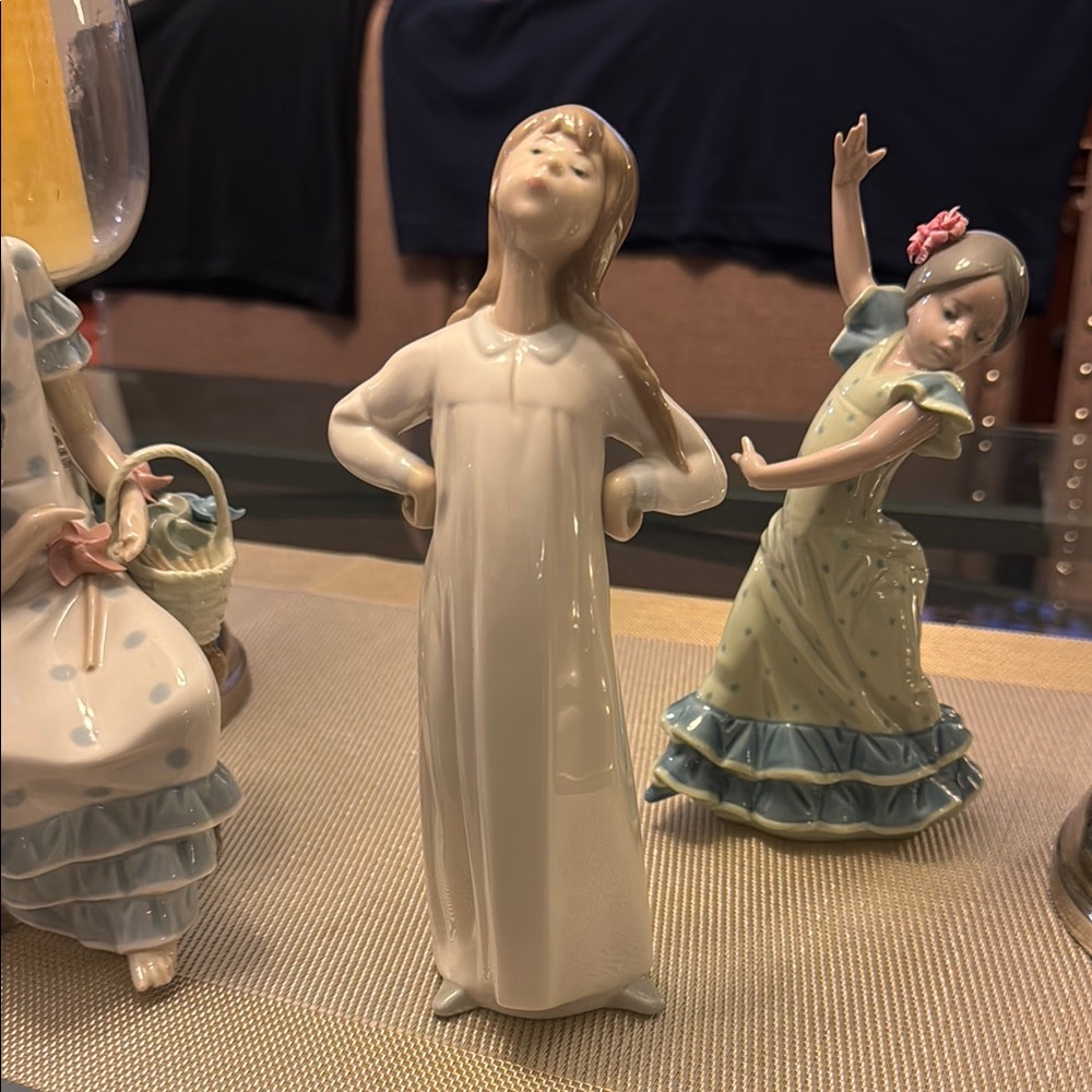 Lladro White Porcelain Figurine